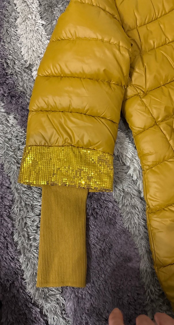 Sarı Parlak Kapüşonlu Kadın Kışlık Mont - Görsel 2