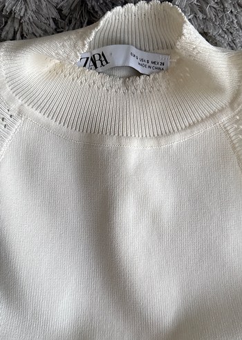 Zara Beyaz Nakışlı Bohem Yüksek Yakalı Triko Atlet - Görsel 3