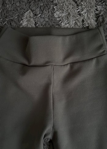 Haki Pilili Kısa Kadın şort - Görsel 2