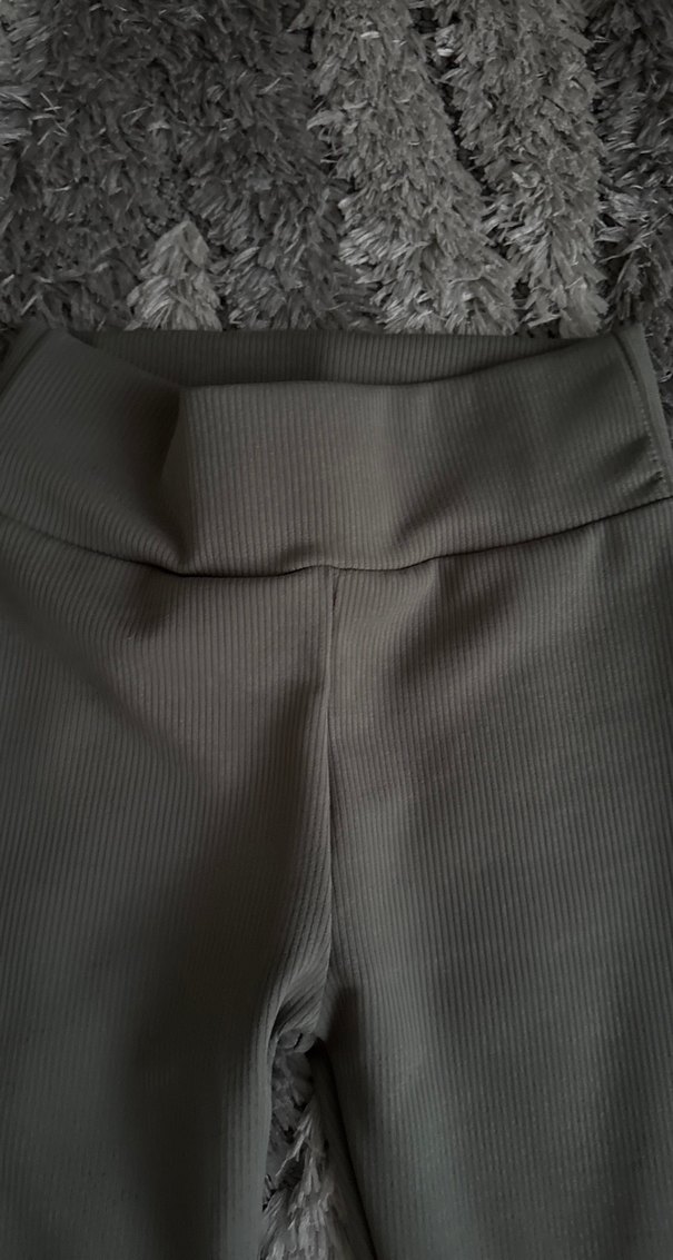 Haki Pilili Kısa Kadın şort - Görsel 2