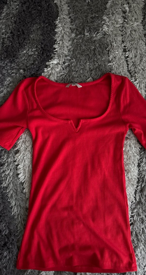 Kısa Kollu V Yaka Kırmızı Kadın Tişört - Görsel 3