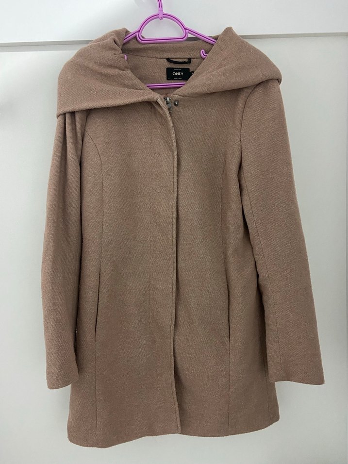 Kapüşonlu bej kaban - Görsel 2