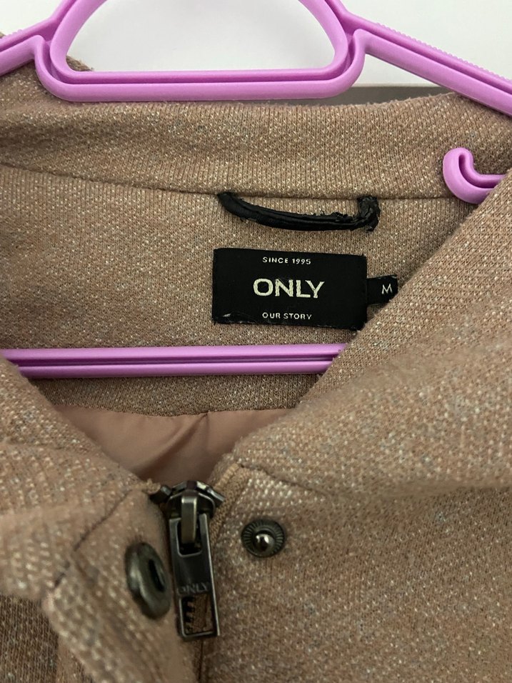 Kapüşonlu bej kaban - Görsel 3