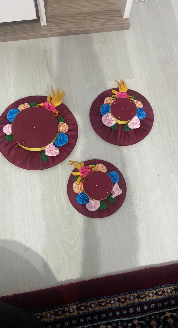 Bordo Fırfırlı Kadın Şapkalı DUVAR SÜSÜ - Görsel 2