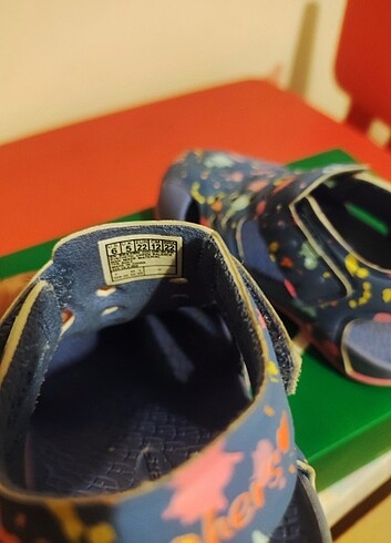 22 Beden mavi Renk Skechers sandalet 22 numara 