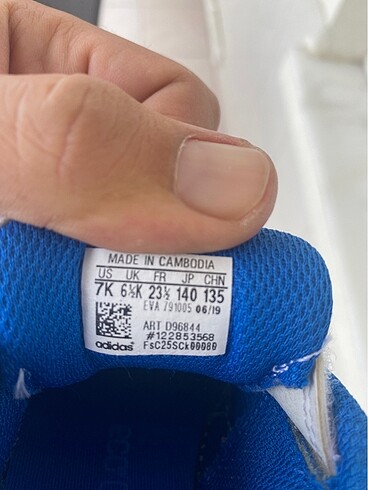 24 Beden Adidas çocuk spor ayakkabı