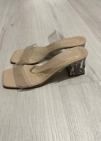 37 Beden çeşitli Renk Şeffaf Bantlı Bej Stiletto Terlik