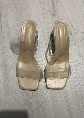 Şeffaf Bantlı Bej Stiletto Terlik