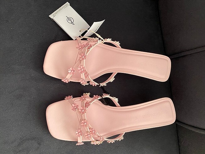38 Beden pembe Renk Stradivarius çiçekli topuklu terlik