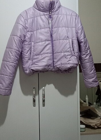xl Beden mor Renk Kadın Montu. Temizdir. Hiçbir defosu yoktur. Giyilmedi.