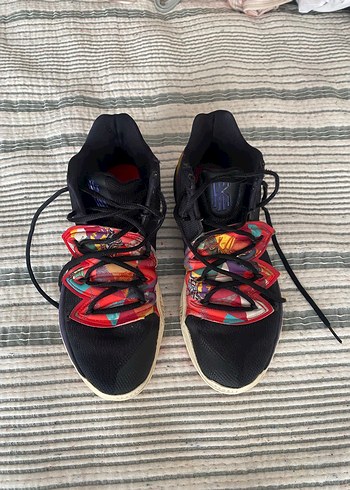 Nike Kyrie 5 Basketbol Ayakkabisi