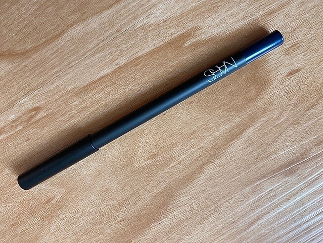 NARS eyeliner lacivert