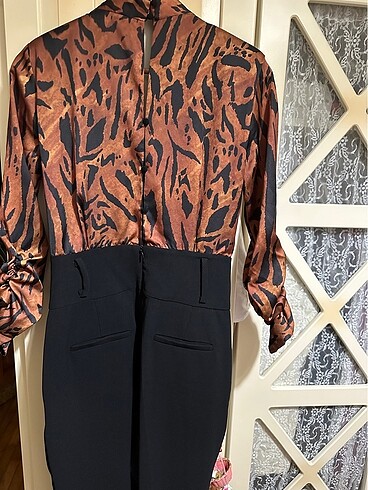 Kahverengi leopar desenli vatka kollu kumaş tulum - Görsel 6