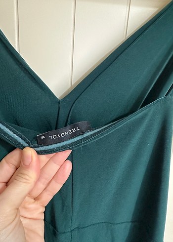 Zümrüt Yeşili Drapeli V Yakalı Elbise - Görsel 4