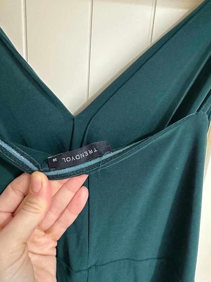 Zümrüt Yeşili Drapeli V Yakalı Elbise - Görsel 4