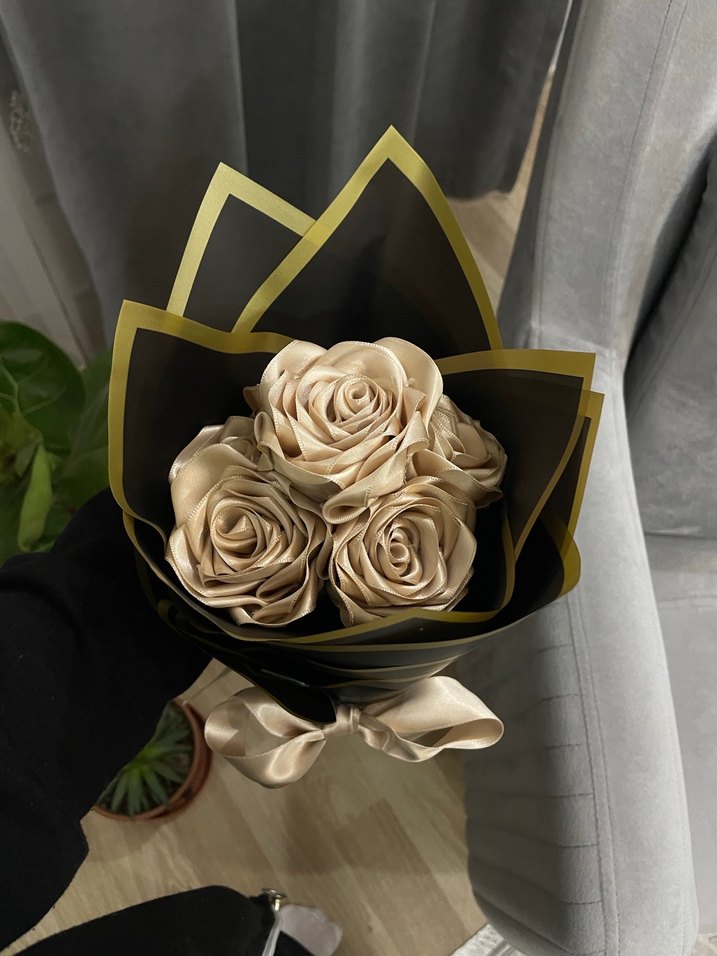 Bej Çiçekli Fırfırlı Kadın Broş - Görsel 3