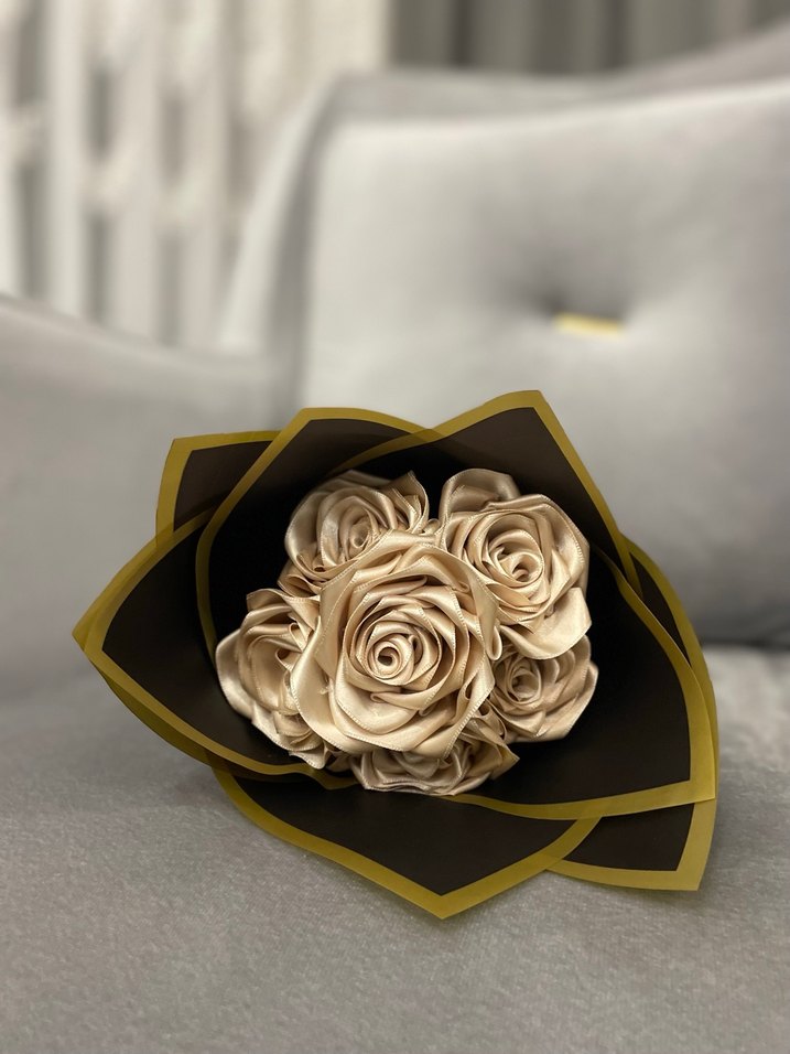 Bej Çiçekli Fırfırlı Kadın Broş - Görsel 4