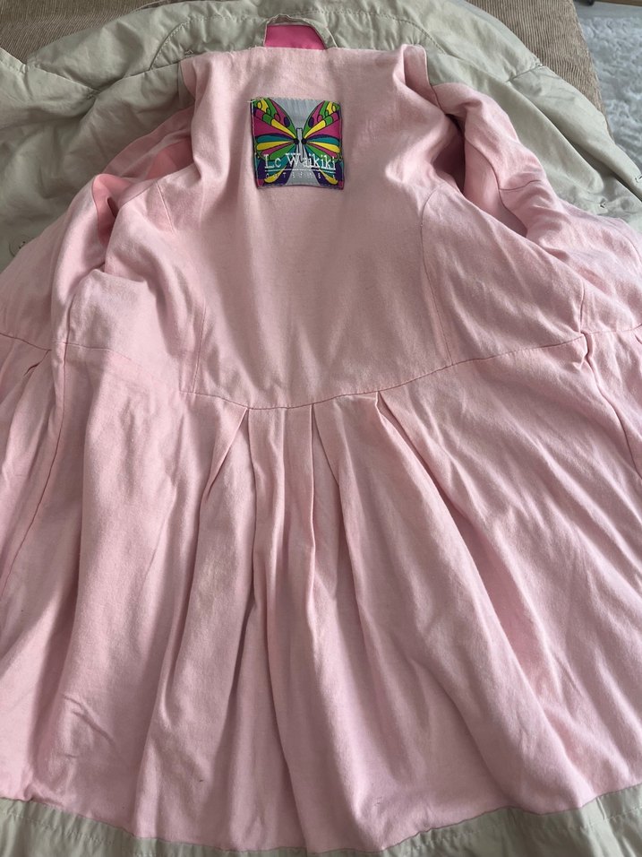 KremNakışlı LC Waikiki Kapüşonlu Kız Yağmurluk - Görsel 3