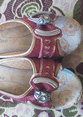Bordo Yılan Desenli Tokalı Kız Babet