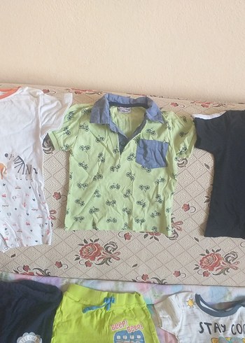 2 Yaş Beden çeşitli Renk Renkli Kısa Kollu Bebek Erkek Takımı