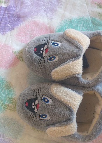 Kız Çocuk Gri Kürklü Nakışlı Sıcak Terlik - Görsel 2