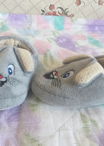 Kız Çocuk Gri Kürklü Nakışlı Sıcak Terlik - Görsel 3