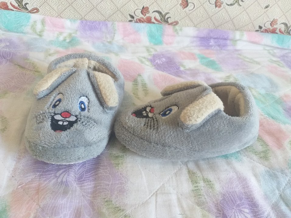 Kız Çocuk Gri Kürklü Nakışlı Sıcak Terlik - Görsel 3