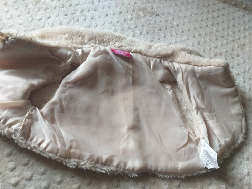 Kız Çocuk Bej Kürklü Yelek - Görsel 4