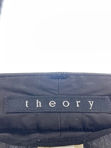 34 Beden siyah Renk Theory Düz Kesim %70 İndirimli.