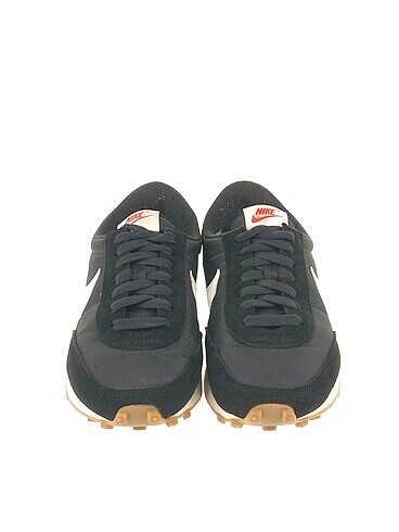 38 Beden Nike Spor Ayakkabı %70 İndirimli.
