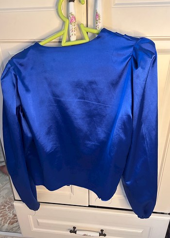 Parlak Mavi Drapeli İpek Bluz - Görsel 3