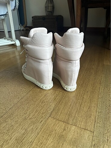 38 Beden Dolgu topuk Casadei
