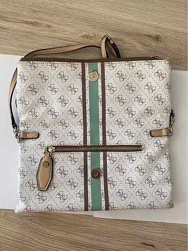  Beden Guess crossbody çanta