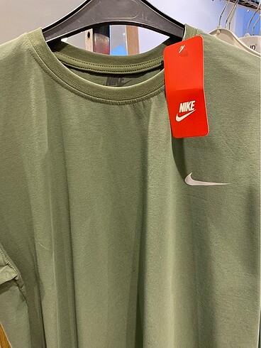 l Beden Nike Unisex Tişört