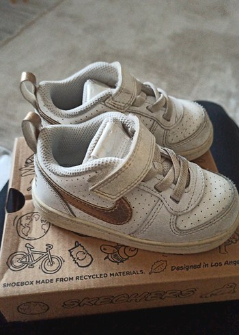 Cırt Cırtlı kız 
Çocuk Beyaz Spor Ayakkabı - Görsel 2