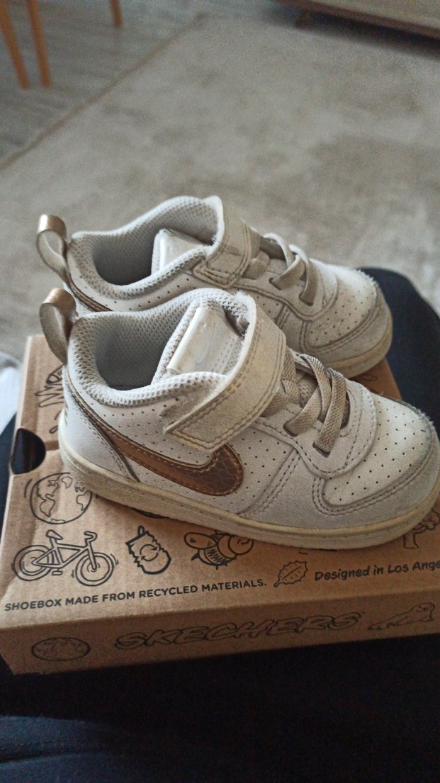 Cırt Cırtlı kız 
Çocuk Beyaz Spor Ayakkabı - Görsel 2