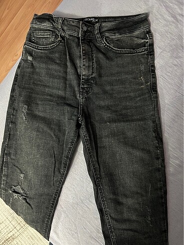 Antrasit yırtık modelli dar kesim jean