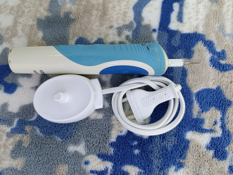 Oral-B Braun Şarjlı Diş Fırçası Beyaz - Görsel 3