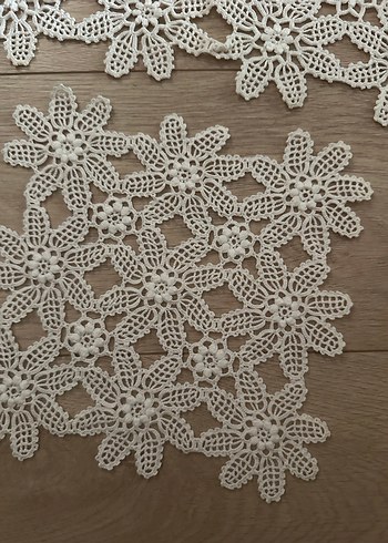 El Örgüsü Beyaz Dantel Çiçek Motifleri - Görsel 4
