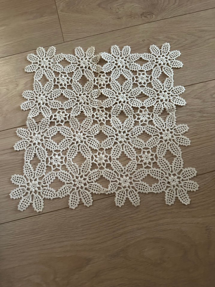 El Örgüsü Beyaz Dantel Çiçek Motifleri - Görsel 2
