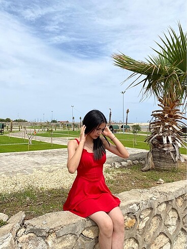 Kırmızı elbise