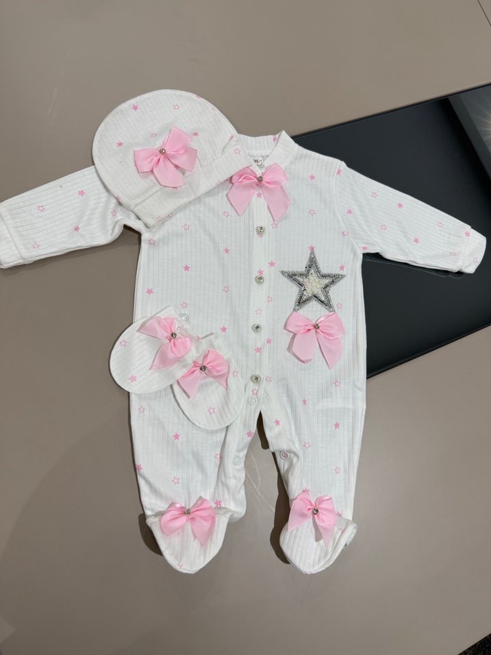 Düğmeli Beyaz Nakışlı Bebek Kız Hastane Seti - Görsel 2