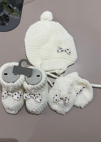 Beyaz Örgü Kız Bebek Patik ve Bere Seti - Görsel 2