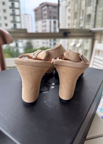 Diğer Bej Süet Tokalı Stiletto Topuklu Kadın Ayakkabı