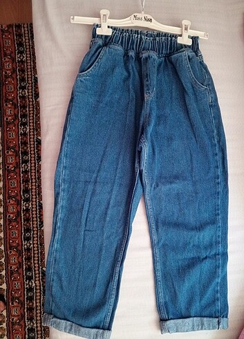 Beli lastikli mom jean