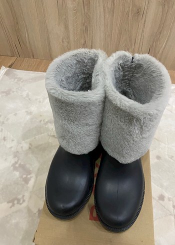 Gri Kadın Blok Topuklu Siyah Bot - Görsel 4