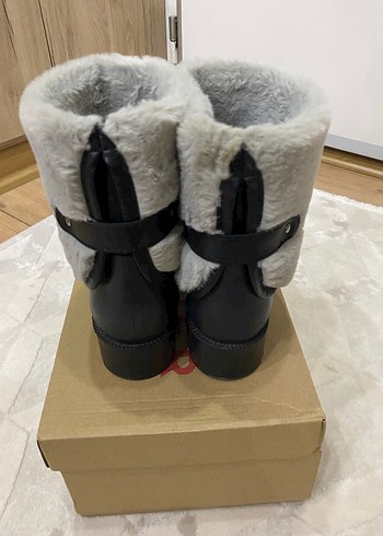 Gri Kadın Blok Topuklu Siyah Bot - Görsel 2