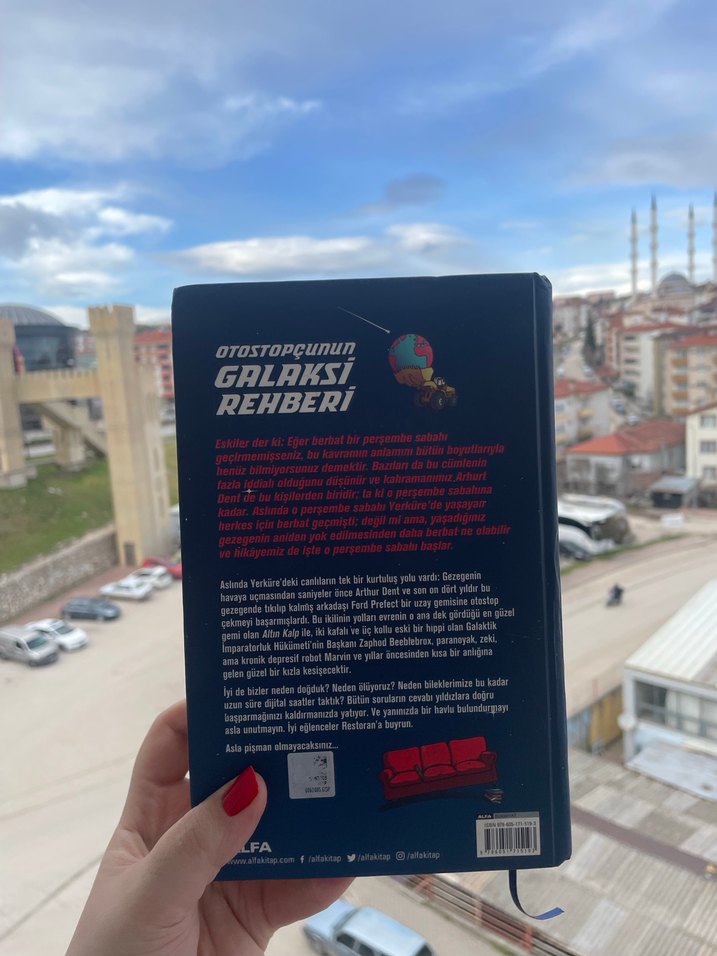 Douglas Adams Otostopçunun Galaksi Rehberi - Görsel 2