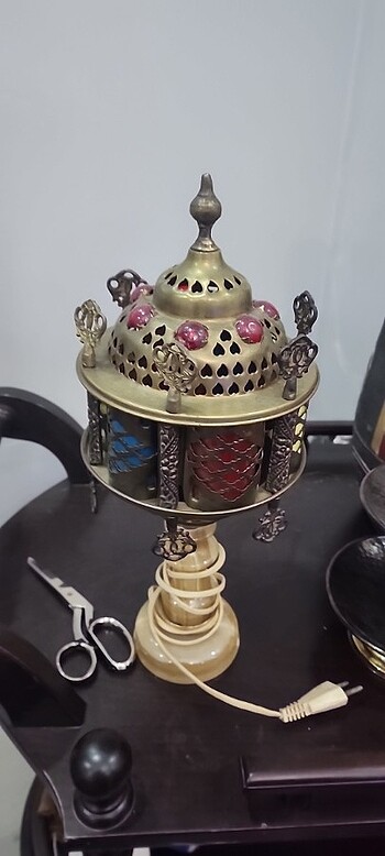 Eski lambader mermer sarı dır madeni