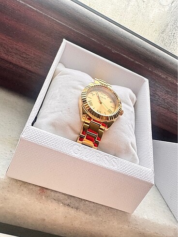 Guess Guess saat
